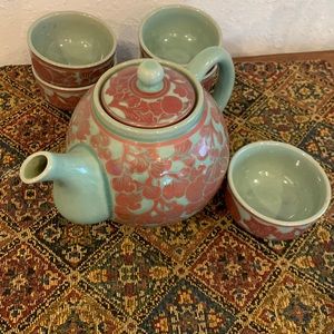 Tea pot with 5 cups